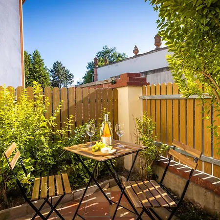 Charming Historic With Two Near Zoo