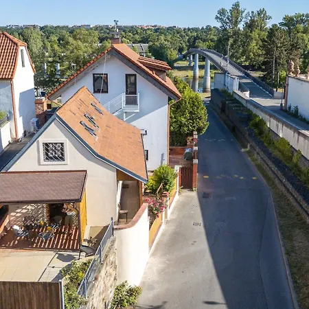 Charming Historic With Two Near Zoo *
