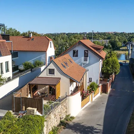 Apartman Charming Historic With Two Near Zoo