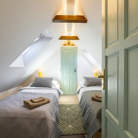 Апартаменты Charming Historic With Two Near Zoo *
