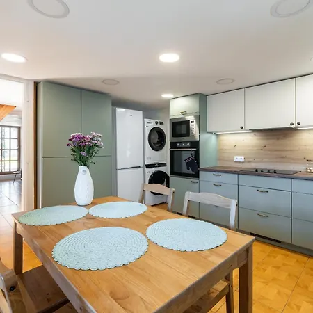 Charming Historic With Two Near Zoo Apartman