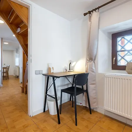 Charming Historic With Two Near Zoo